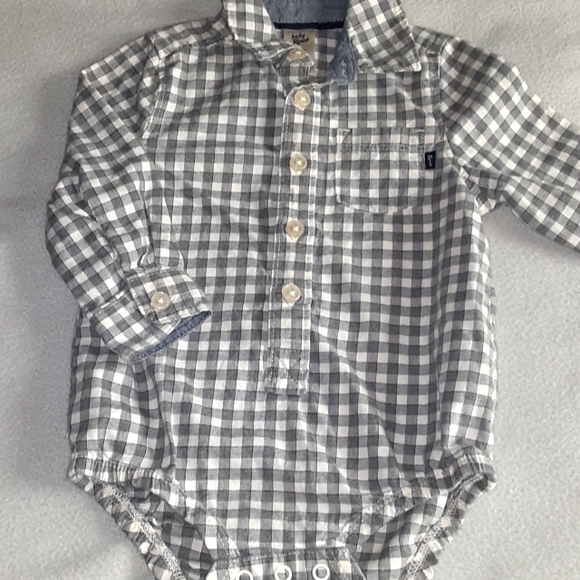 👶 5 for $25! Baby Bgosh (oshkosh) Button down long sleeve onesie. 12 months